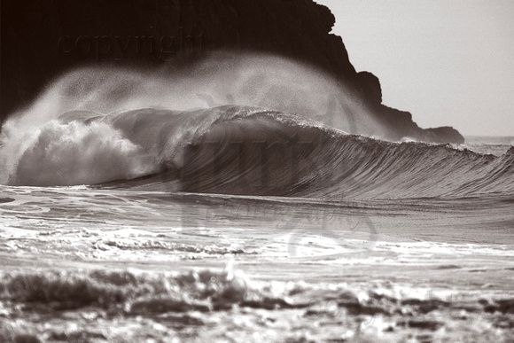 Porth Ceiriad wave in black and white BWW